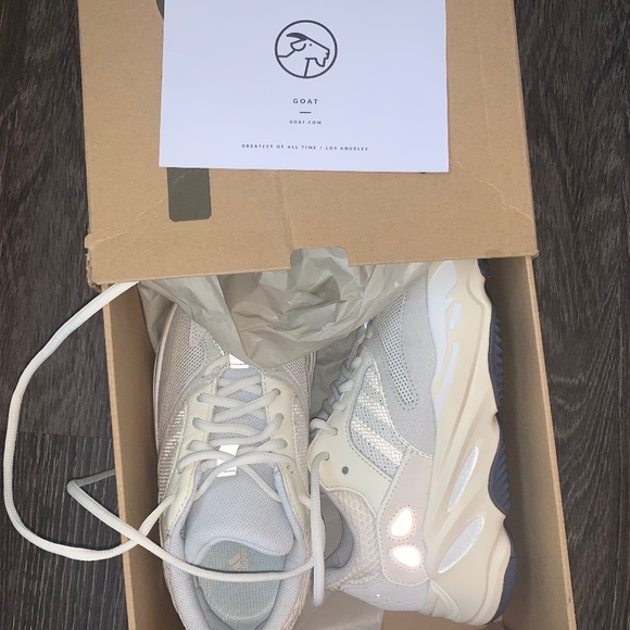 goat yeezy 700 analog